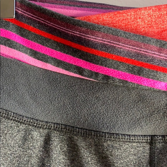 Grey Lululemon Pants Sz 6 - Picture 4 of 10